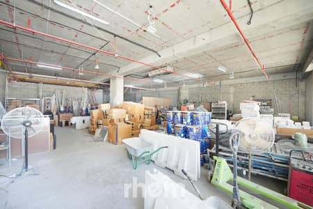 Shop for Rent in Jumeirah Lake Towers (JLT), Dubai - High-Traffic Retail Space | Prime Marina Spot