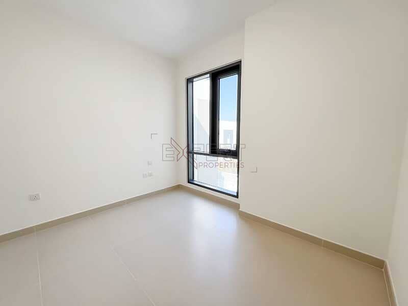 12 Image 12