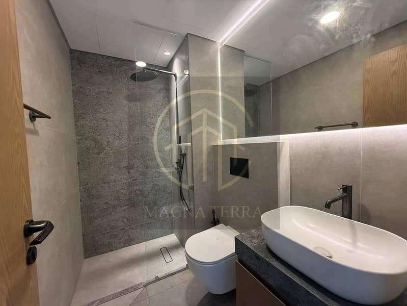 6 bathroom. jpeg
