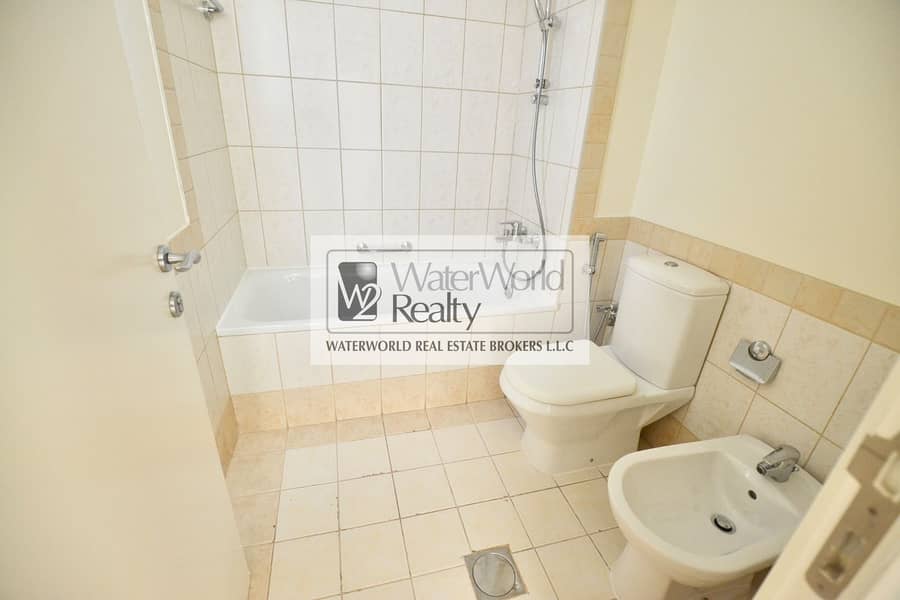 21 washroom (3). jpg