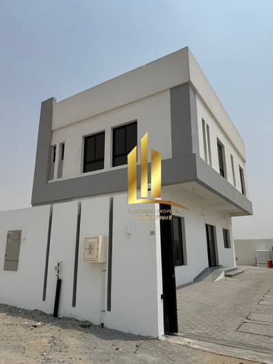 5 Schlafzimmer Villa zum zum Verkauf in Muzairah, Sharjah - 8bb8ba5e-94bb-4da8-b4de-05b8bb59b436. jpg 5 Schlafzimmer Villa zum zum Verkauf in Muzairah, Sharjah - 8bb8ba5e-94bb-4da8-b4de-05b8bb59b436. jpg