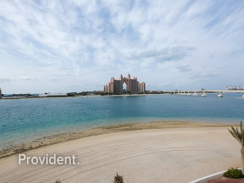 Tip Villa with Private Beach and Atlantis View
