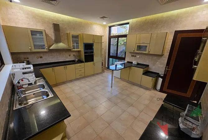 17 KITCHEN INSIDE. jpeg