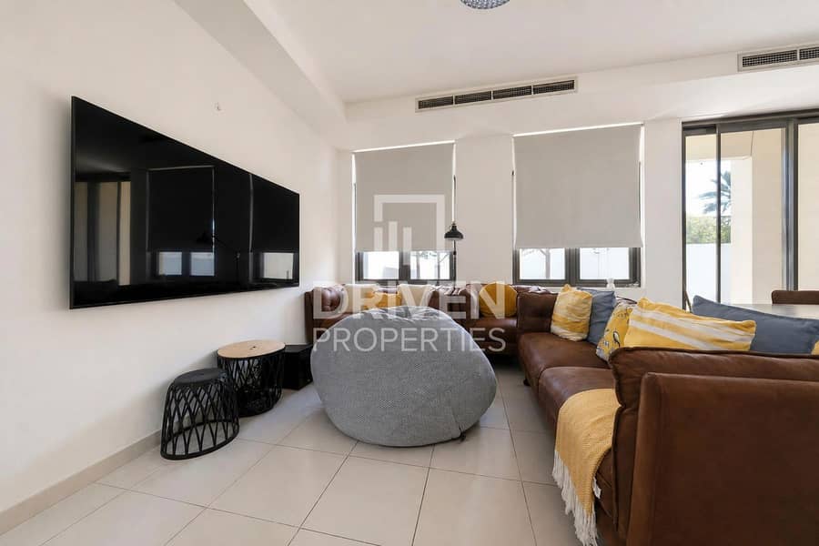 Bright and Well-managed Villa with Private Garden Bright and Well-managed Villa with Private Garden