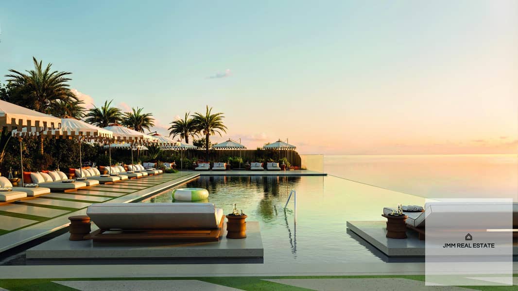12 Mondrian-Pool-Day-scaled. jpg