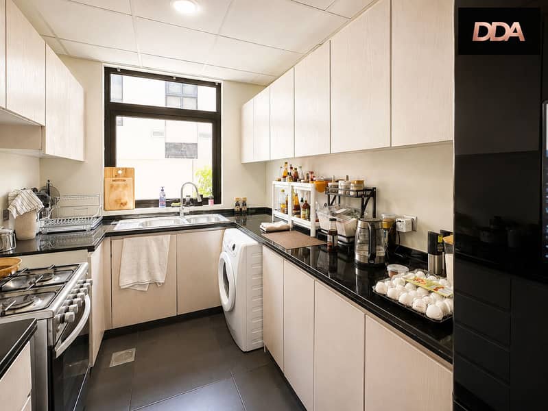 4 09-DAMAC-Hills-Odora-Townhouse-Modern-Kitchen. png