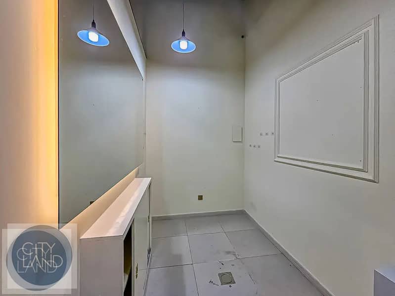 3 shop salon. webp