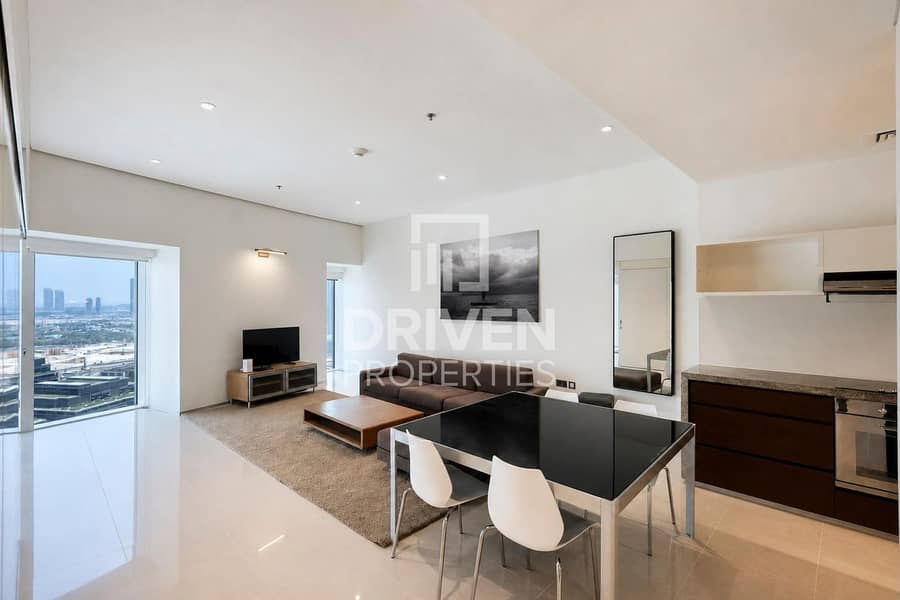 Stunning Apt and Huge Layout | Prime Location Stunning Apt and Huge Layout | Prime Location