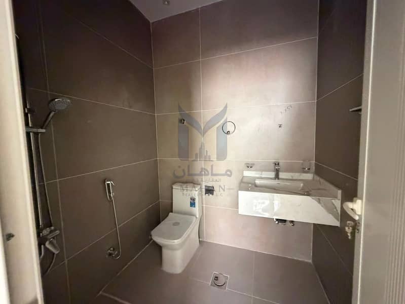6 f3160841-bd6f-4786-bd6f-de15731668c5. jpg