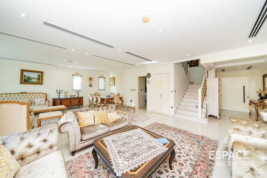 Opposite Park | Upgraded | 4 Beds Opposite Park | Upgraded | 4 Beds