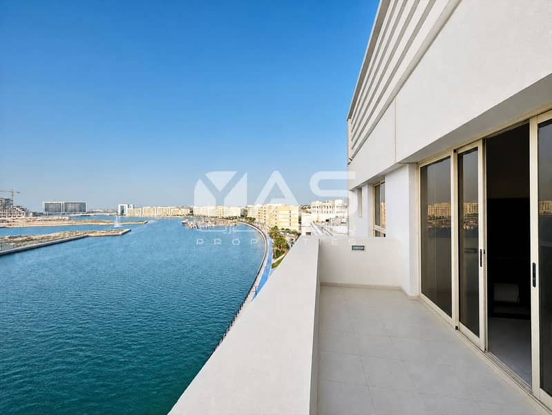 17 17 Balcony Waterfront - Right View - Clean - 4x3. png