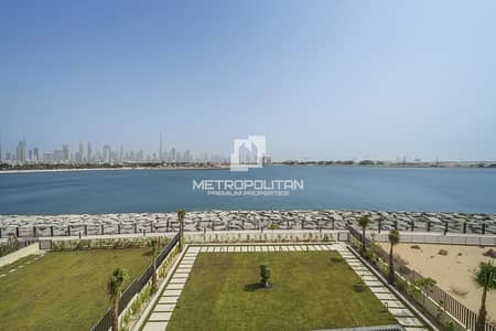 5 Bedroom Villa for Sale in Jumeirah, Dubai - Waterfront Villa | Stunning Skyline View | Vacant 5 Bedroom Villa for Sale in Jumeirah, Dubai - Waterfront Villa | Stunning Skyline View | Vacant
