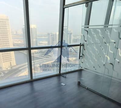 Office for Rent in Business Bay, Dubai - Canal View / Abundant light / Ready to move size 575 sqft