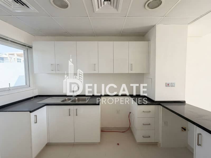 6 Kitchen. jpg