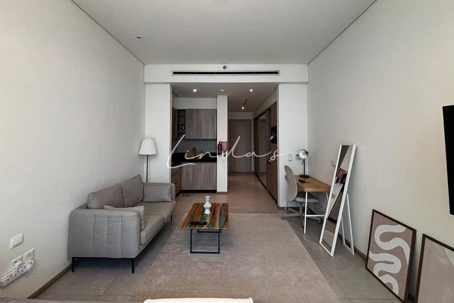2 images image img