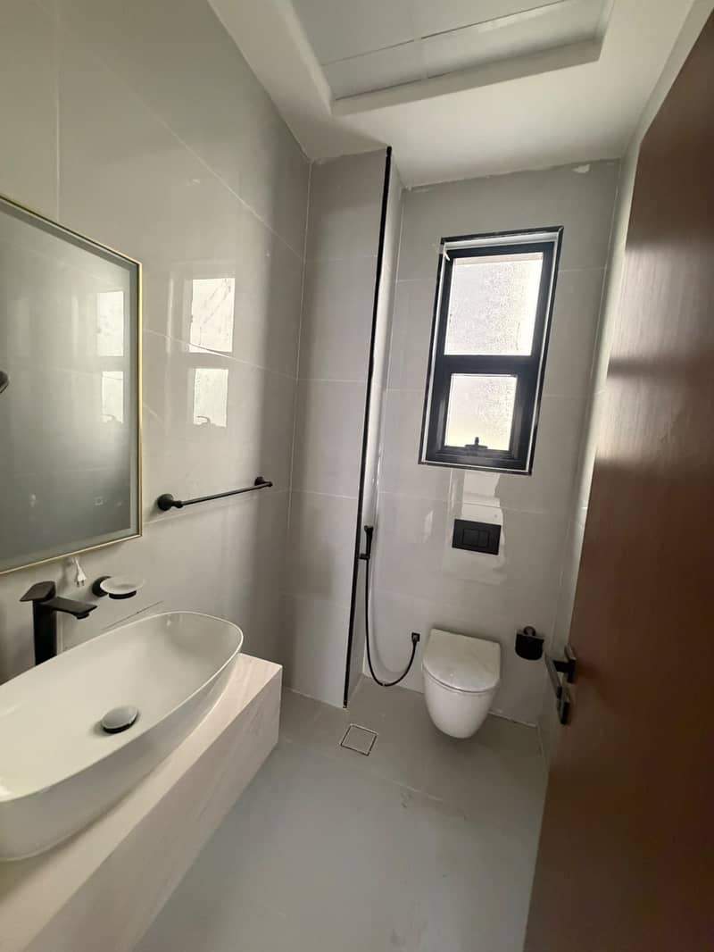 14 e601dd2e-cf77-4e45-8bea-2759ba770d32. jpg