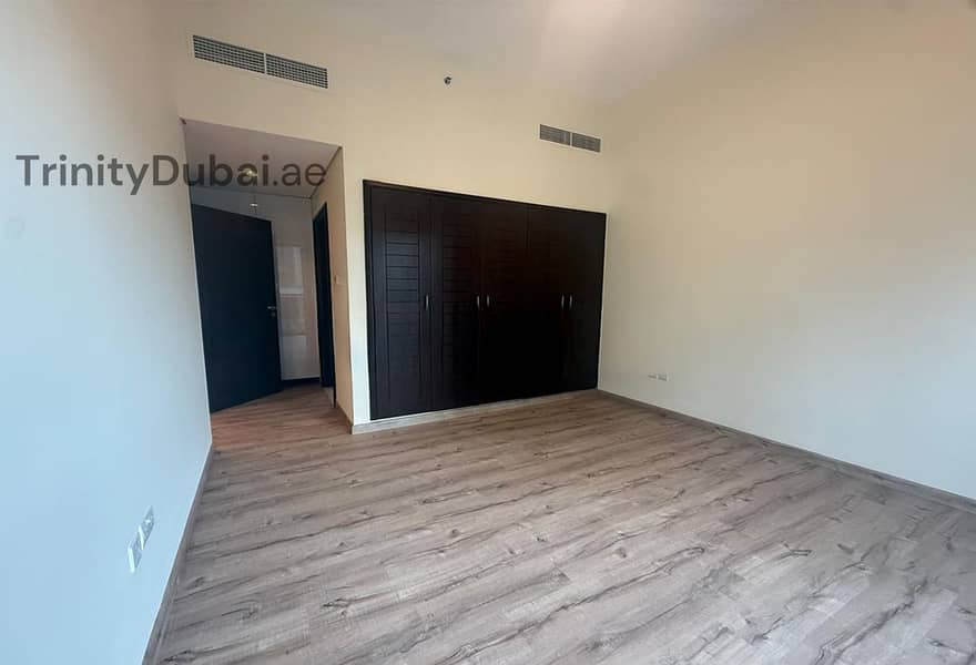 5 blvd 1 beds 6. jpg