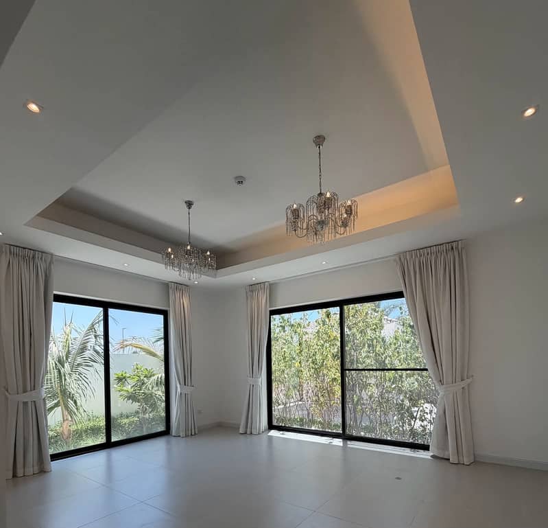 4 ce5c9dc9-ecd8-4ae5-b677-cf66e3d89534. jpg