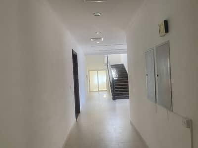 فيلا جميله للايجار فى الورقاء طابقين ٤ غرف ماستر موقع متميز فيلا جميله للايجار فى الورقاء طابقين ٤ غرف ماستر موقع متميز