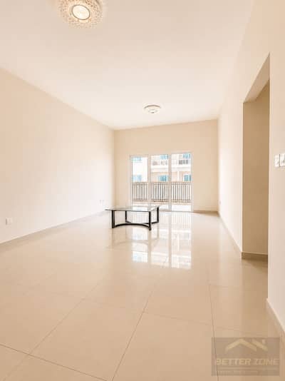 2 habitaciones Apartamento para en Alquiler en Jebel Ali, Dubai - Living Area. png