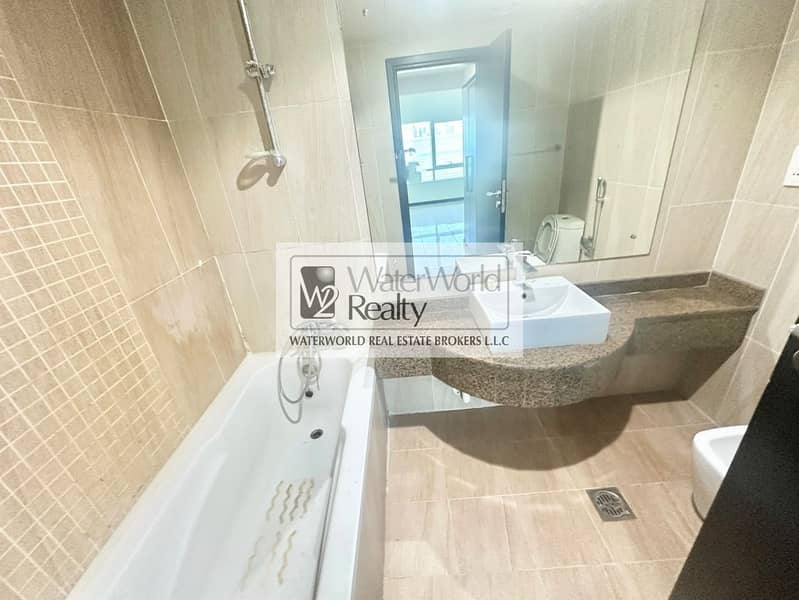 18 bathroom (1). jpg