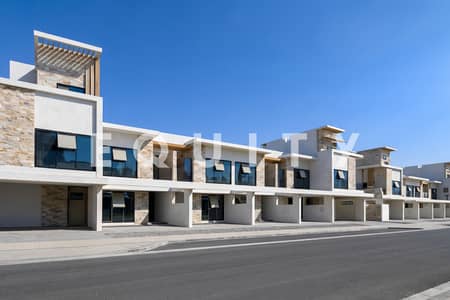 5 habitaciones Townhouse para en Venta en DAMAC Lagoons, Dubai - Casa adosada en DAMAC Lagoons,Ibiza, 5 dormitorios, 4000000 AED - 15972184 5 habitaciones Townhouse para en Venta en DAMAC Lagoons, Dubai - Casa adosada en DAMAC Lagoons,Ibiza, 5 dormitorios, 4000000 AED - 15972184