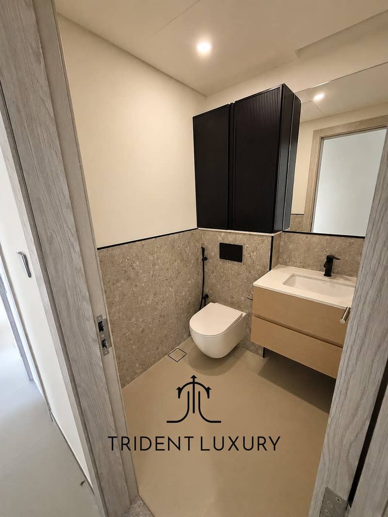 8 bathroom 1. jpeg
