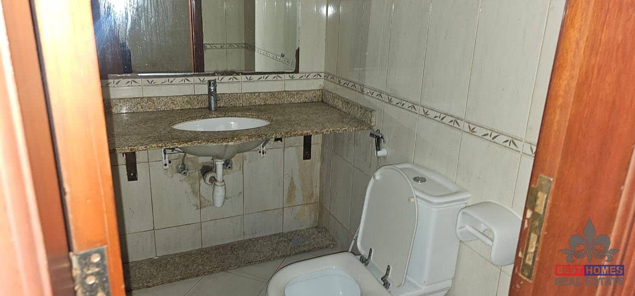 16 HT2BHK17. jpg