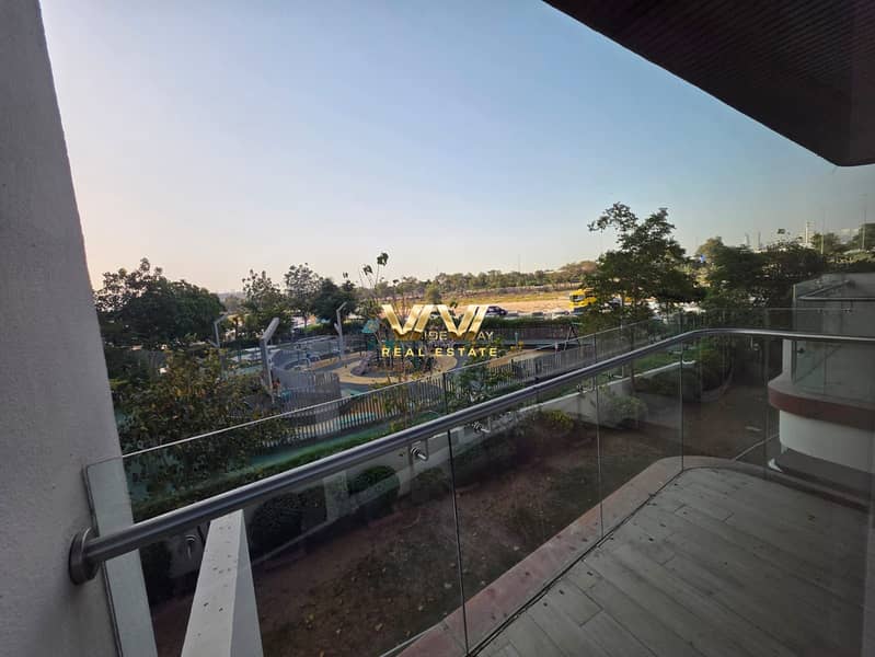 13 c5db31a9-22ab-4b18-91e7-41508a983279. jpg