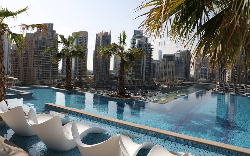22 646f3dbb4a4a4ac1ae5853b1_Marina Gate I - Infinity Edge Pool 3. jpg