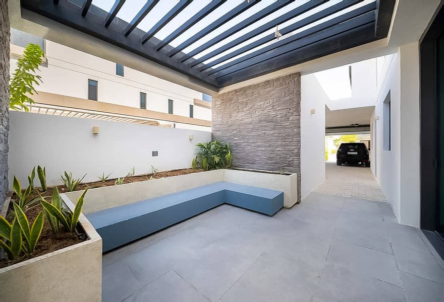 32 Luxury-Villa-Private-Pool-Backing-24. jpg