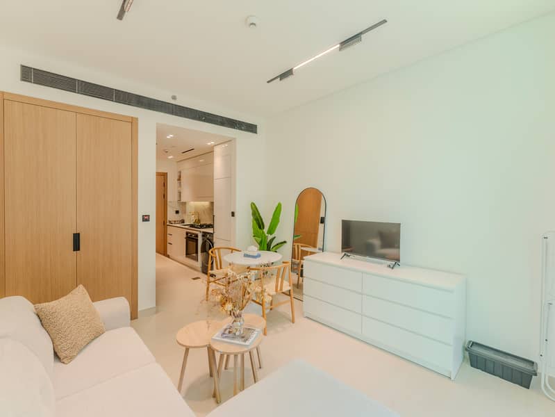 Vacant | Pool View | Unfurnished | High Floor Unit Vacant | Pool View | Unfurnished | High Floor Unit