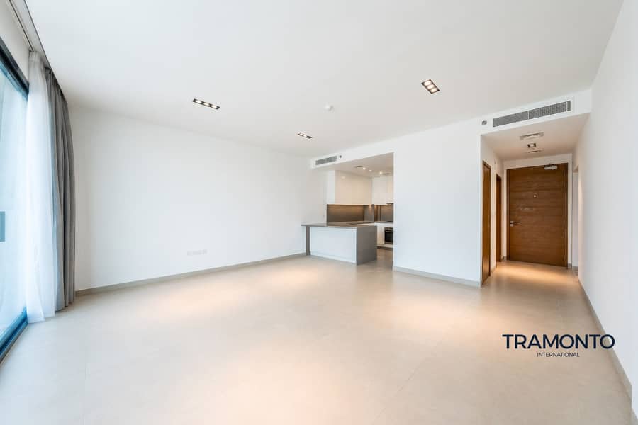 4 Living Room_3. jpg