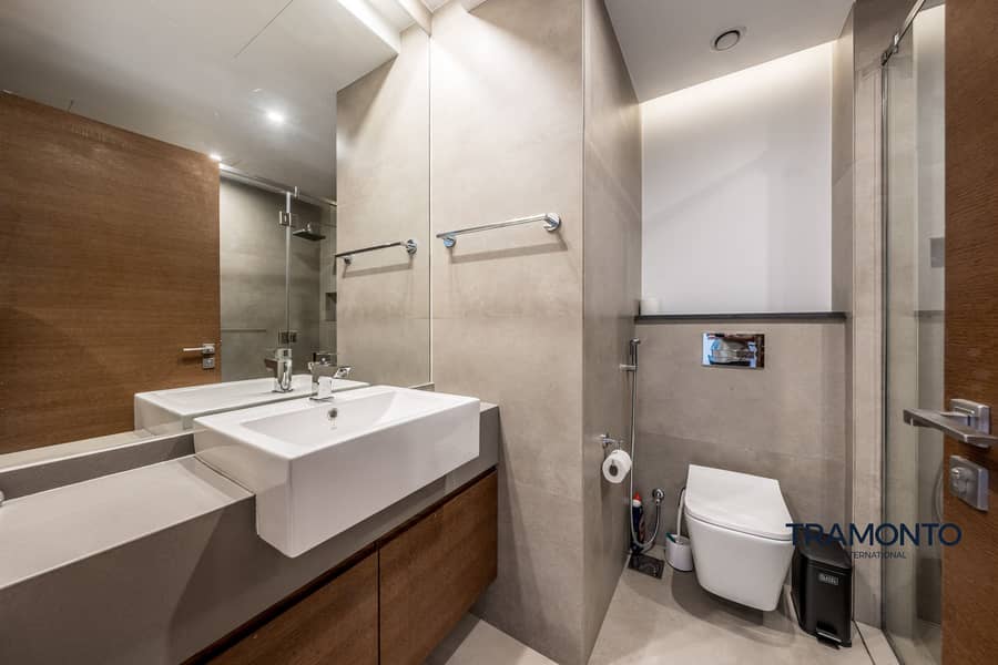 7 Bathroom_1. jpg
