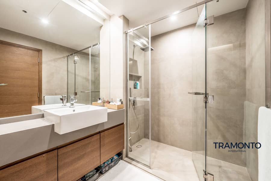 12 Master's Bathroom_1. jpg