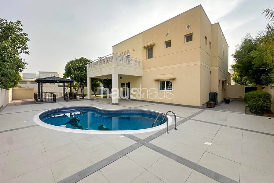 Huge Corner Plot | Landscape+Pool | Vacant Huge Corner Plot | Landscape+Pool | Vacant