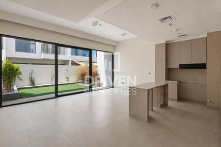3 Bedroom Townhouse for Sale in Mohammed Bin Rashid City (MBR City), Dubai - Vacant | Well-maintained | Community Expert 3 Bedroom Townhouse for Sale in Mohammed Bin Rashid City (MBR City), Dubai - Vacant | Well-maintained | Community Expert