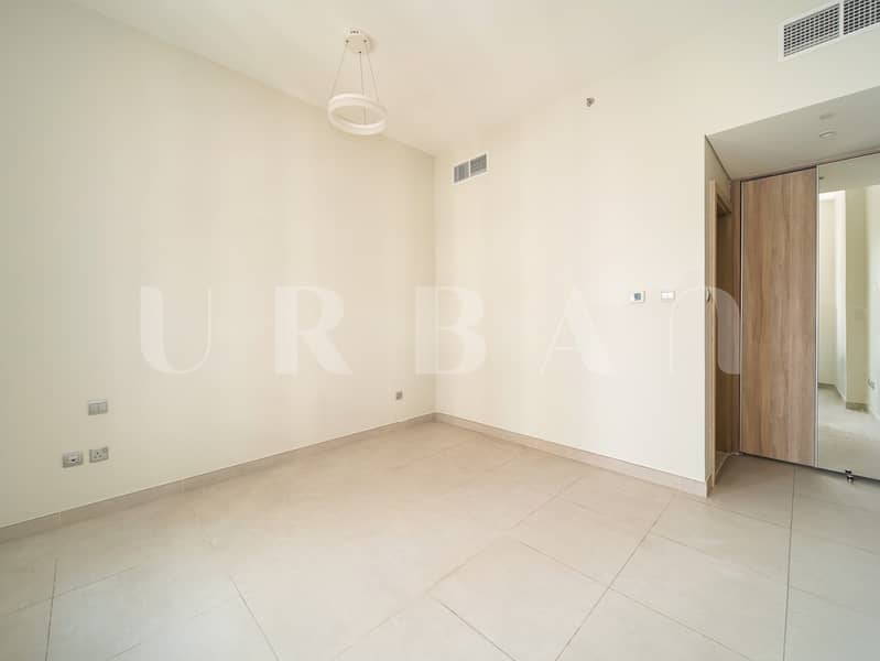 12 ADU00384. jpg