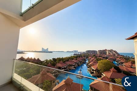 1 Bedroom Flat for Sale in Palm Jumeirah, Dubai - Uninterrupted View | Lagoon Side | VOT