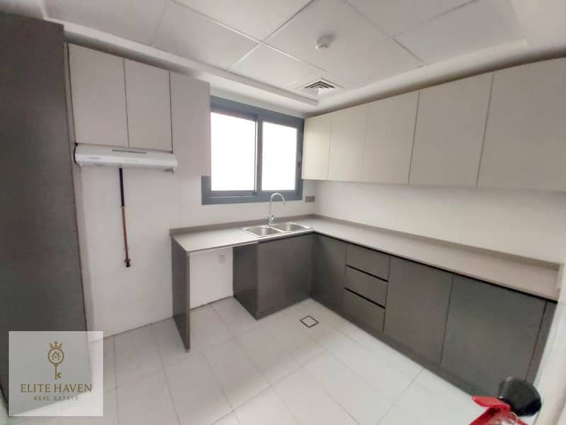 9 51cbe96c-4ce4-4ee8-b5fb-6de50fc4688a. jpg
