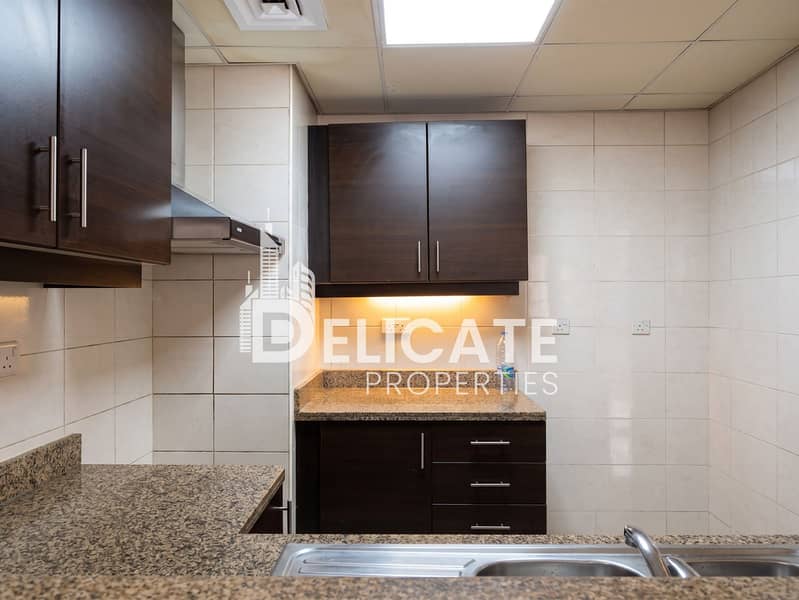 17 Kitchen. jpg