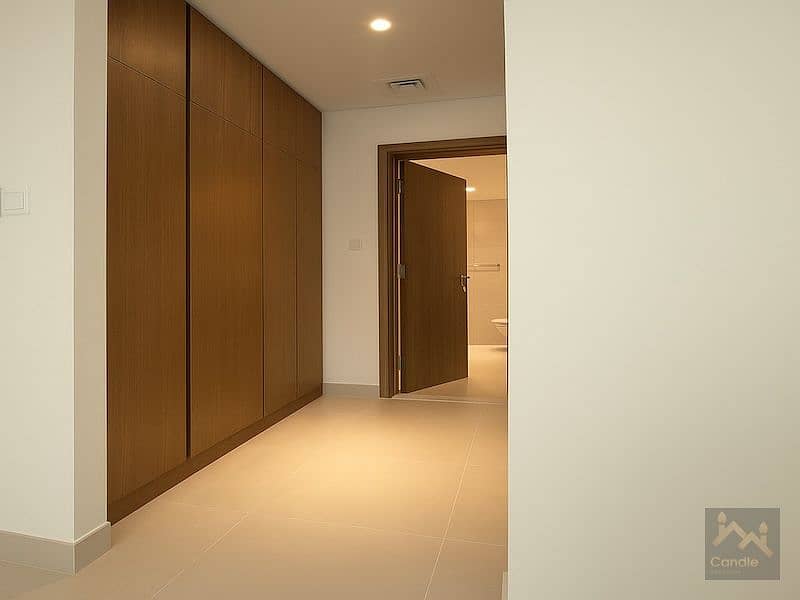 17 master closet. jpg