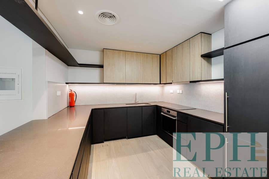 12 Kitchen1. jpg