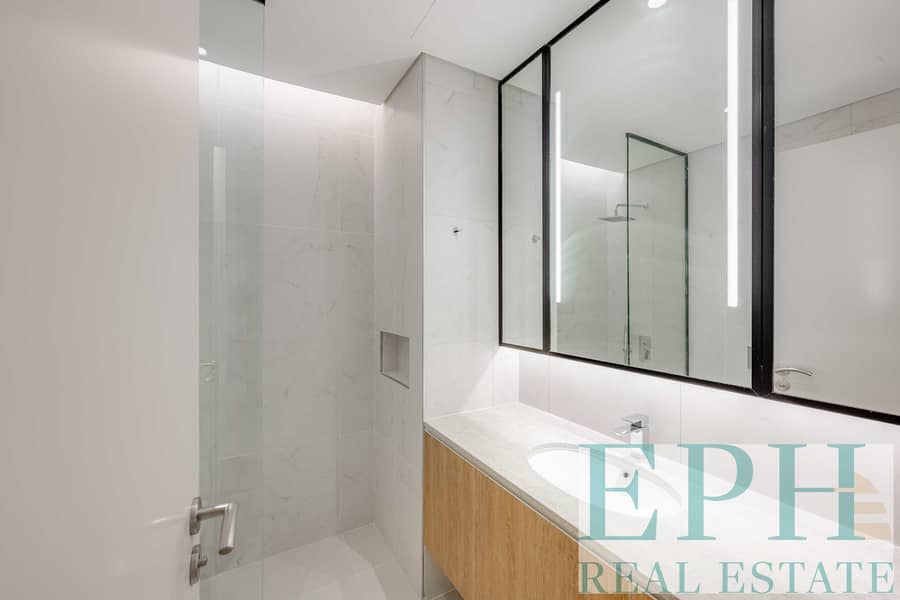 11 MASTER BATHROOM. jpg