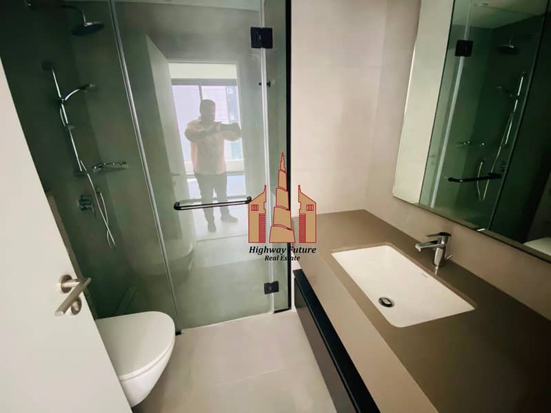 13 bd6b34bd-8863-42f7-9958-a5fea622e6e8. jpg
