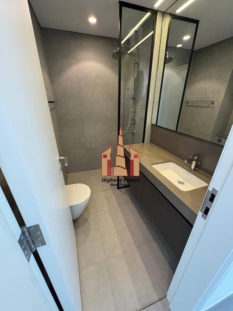 10 8ccdef2d-63e2-4202-9bcd-1ce3d1245b36. jpg