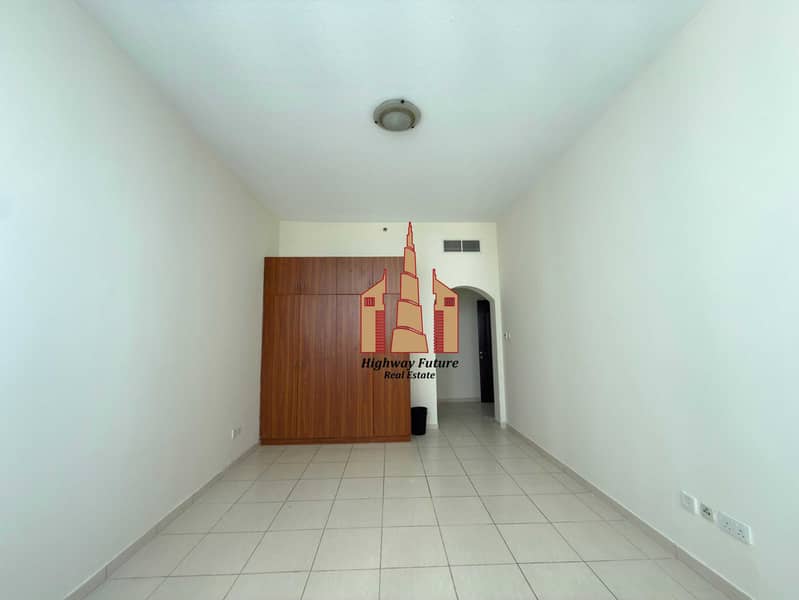 4 9226de60-8e20-47a5-be4a-dbcebd824537. jpg