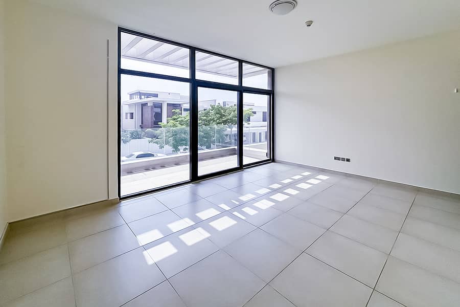 4 Image 0