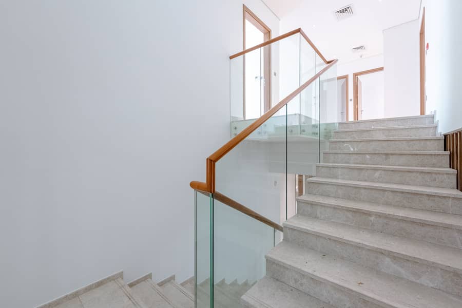 9 Image 0