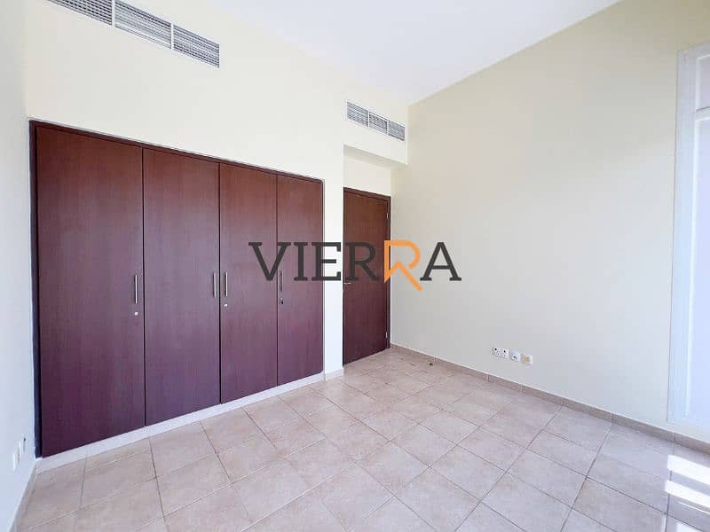 12 7e04a169-cdd7-4bd7-a033-9b7d86b1e539. jpg